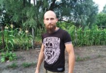 «Темно постоянно. Лампочка тусклая только у входа, но он там читает. На прогулку его не выводят». Михаил Филатов, осужденный за поджог урюпинского военкомата, рассказал об условиях содержания в волгоградском СИЗО