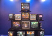 Жириновский с исполнением шансона, образы из прошлого и лозунги за «СВО» из настоящего. Что показали члены ЛДПР на выставке в честь юбилея партии