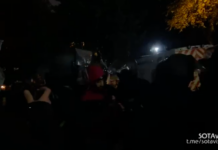 Двоих протестующих в Тбилиси задержали после проверки рюкзаков