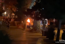 Полиция быстро оттесняет протестующих от здания парламента