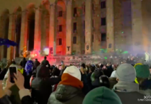 Обстрел парламента, костры на улицах и попытки глушить связь. Как проходит четвертая ночь протестов в Тбилиси