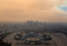 Как минимум 16 человек погибли в результате пожаров в Лос-Анджелесе