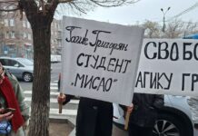 Отец студента Гагика Григоряна, обвиняемого в «подготовке ликвидации подполковника российской армии», провел в Армении митинг в поддержку сына