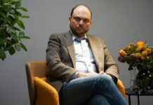 «Если мы хотим мирную свободную Европу, то должны добиваться демократической России». В Риге проходит встреча с Владимиром и Евгенией Кара-Мурзой