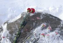 В Ухте задержали мужчину во время возложения цветов в память об Алексее Навальном