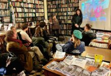 «Еда в тюрьме такая, что на улице животных кормят лучше». В Париже прошли «Маяковские чтения» в поддержку политзаключенных поэтов