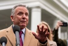 В Белом доме уточнили, что 13 марта с Путиным общался спецпосланник Стив Уиткофф, а не Трамп