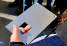 В Москве установили табличку в память об Эммануиле Квиринге — одном из первых руководителей УССР, расстрельном в годы Большого террора