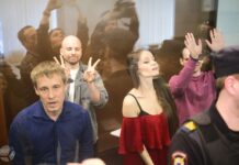 Приговор журналистам, обвиненным в сотрудничестве с ФБК — в фотографиях SOTAvision