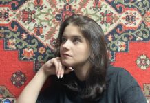 Активистку Дарью Хейкинен арестовали на 8 суток за демонстрацию «экстремистской» фотографии Навального