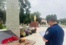 К двум с половиной годам колонии-поселения приговорили жителей Ставрополья, погревших ноги у Вечного огня