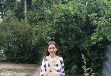 «Ничего, с*ка, переживешь!». В Рязани полицейские сломали руку 55-летней преподавательнице литературы, приняв ее за закладчицу