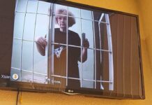 Мария Бонцлер рассказала, что силовики разблокировали ее телефон при задержании против ее воли