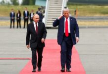 Президент США Дональд Трамп и Владимир Путин прибыли на Аляску для саммита