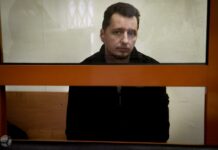 К 18 годам лишения свободы приговорили грузчика Вадима Селина по статьям об оправдании терроризма, участии в террористической организации и «фейках» об армии