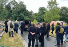 В пригороде Парижа простились с журналистом Андреем Жвирблисом