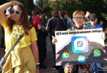 «Полномочия правительства используются против нас», «Не сражаться — значит согласиться»: активисты на митинге в Новосибирске