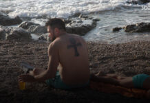 «Между куполами ПВО и дорогими гостиницами»: кто и как отдыхает в Крыму