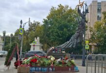 Москвичи вспоминают жертв теракта в Беслане