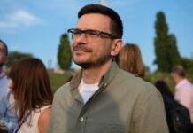 Илья Яшин сообщил, что его лишили российского гражданства