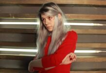 Отец Дианы Буркот из Pussy Riot рассказал в суде, как его дочь держал в плену российский дезертир, из-за чего у девушки могла возникнуть враждебность к армии