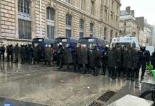 Протесты «Заблокируем все» в Париже — в кадрах SOTAvision