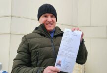 Дело о демонстрации «экстремистского» логотипа Facebook против уральского правозащитника Алексея Соколова вернули в суд