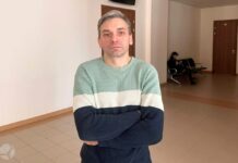 К 2,5 годам ограничения свободы и штрафу приговорили петербуржца Николая Трофимова за облитые краской флаги и портрет участника «СВО»