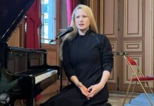 Певицу Монеточку заочно арестовали по делу о нарушении обязанностей «иностранного агента»