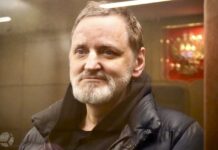 Прокуратуре не хватило недели, чтобы согласовать запрос срока преподавателю Бауманки Александру Нестеренко за четыре украинские песни с «призывами» к насилию над русскими