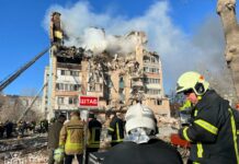 По меньшей мере 20 человек погибло в результате российской атаки на Тернополь, среди погибших два ребенка, сообщает ГСЧС Украины