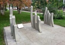 Саратовские власти объяснили демонтаж памятника жертвам домашнего насилия его аварийным состоянием