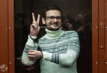 Илью Яшина заочно приговорили к году и 10 месяцам колонии за отсутствие «иноагентской» плашки в постах