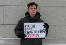 Вместе с пикетчиком у ВДНХ задержали журналиста проекта «Аполитично» Григория Потемкина