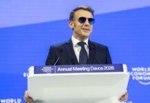 Эммануэль Макрон опубликовал пост о Навальном на русском языке