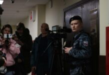 «Заведомо невиновного человека сажать в страстную пятницу — не очень хорошая примета» — Обстановка в Тверском суде Москвы, когда журналиста «Новой газеты» отправили в СИЗО