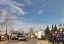 К НПЗ в Комсомольске-на-Амуре подъехали автозаки Росгвардии на фоне забастовки рабочих