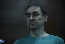 Суд продлил на два месяца арест журналисту «Новой газеты» Олегу Ролдугину. Ему вменяют использование запросов данных в TG-боте для пробива Sherlock
