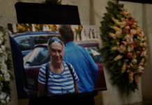 «Она была очень маленькая, но с огромным сердцем». В Москве простились с диссиденткой Ниной Литвиновой