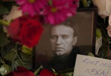 Москвичи почтили память Алексея Навального в его 50-й день рождения