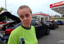 «Надо прекращать войну», «Цены вырастут на все», «Это не кризис, а ажиотаж» — прохожие и водители в Москве о снижении качества бензина