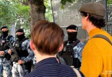 Верховный суд окончательно снял «Яблоко» с выборов в Госдуму. Что происходило вокруг заседания и почему люди верили в хороший исход даже в нынешних обстоятельствах?