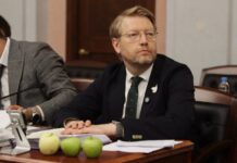 Верховный суд снял «Яблоко» с выборов в Госдуму