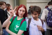 Около полутысячи человек ожидают решения Верховного суда о судьбе «Яблока» на выборах
