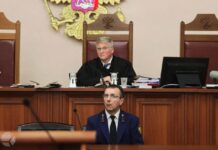 В Верховном суде третий час идет рассмотрение иска о снятии «Яблока» с выборов