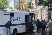 После заседания Верховного суда задержанных сторонников «Яблока» отпускают без протоколов — Кирилл Гончаров