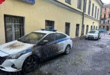 В Петербурге школьницу отправили под домашний арест по делу о поджоге двух полицейских машин