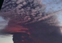 Пляжи Сириуса временно закрывают после пожара на танкере в Черном море